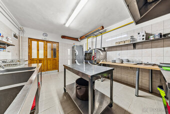 Na predaj   RD  s polyfunkciou, - okr. Zvolen - 10