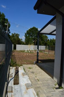 REZERVOVANÝ: skolaudovaný 4 izbový rodinný dom (B) na pozemk - 10