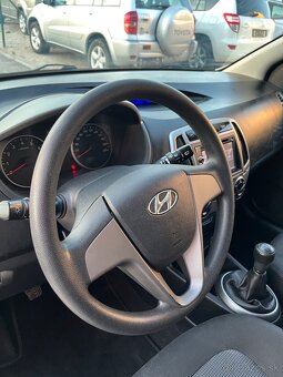 Hyundai i20 1.3 Benzin = Navi, r.v 2013, 96623km, Top Stav = - 10