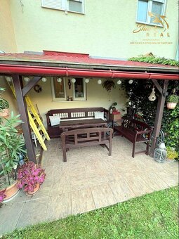 Útulný 2 izbový byt na ulici Komenského s teraskou a záhra - 10