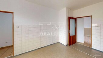 Na predaj dvojpodlažný rodinný dom - LEOPOLDOV, 710 m2 - 10