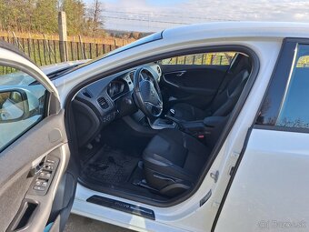Volvo V40 D3; 2.0 diesel; Manual; r.v. 2018; Bratislava - 10