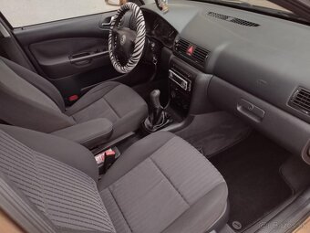 Predám Škoda Octavia 1.6i SR Elegance M5 5d S klímou - 10