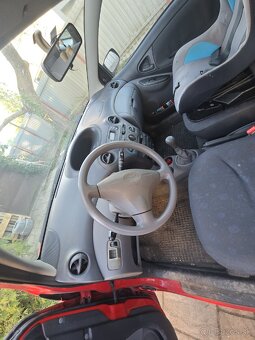 Toyota yaris 1.0 - 10