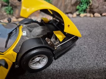 prodám model 1:18 Ferrari 512BB KYOSHO - 10