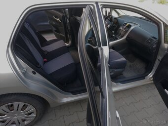 Toyota Auris 1,6 benzín - 10