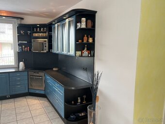 Predám 4izb bungalow,veľká garáz, veľký prestrešený bazén - 10