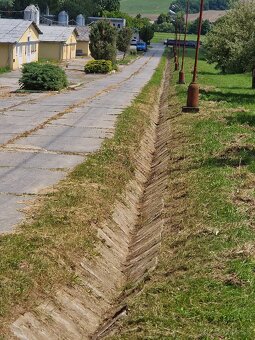 Výkop, úprava terénu, prípojky, prevoz materiálu. - 10