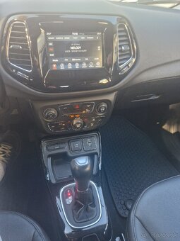 Jeep Compass - 10