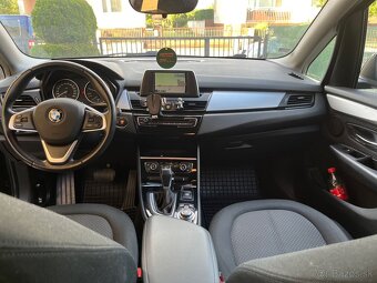 BMW 218d - 10