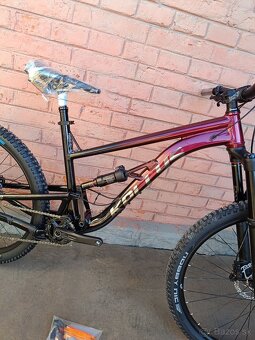Nový celodpružený bicykel KELLYS Swag 30, 29"/27,5" "L" - 10