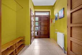 Na predaj rodinný dom Láb, veľký pozemok, tichá ulica - 10