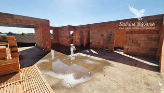 Rozostavaný 4-izbový rodinný dom v Tomášikove - 10