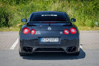 Nissan GT-R 2008 - 10