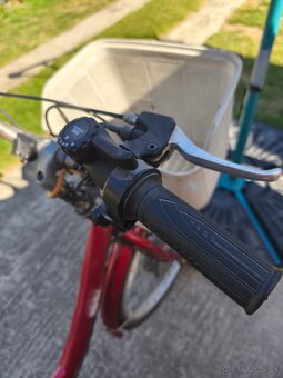 Starý retro elektrický bicykel - 10