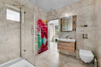 Priestranný, komfortný a kvalitne postavený dom, Sološnica - 10