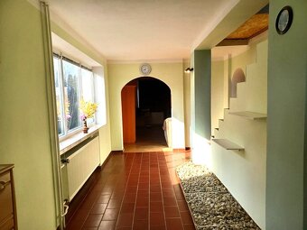 Predaj 5 izb. RD na peknom pozemku s výmerou 800 m2 - 10