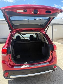 Mitsubishi Outlander SUV - 10