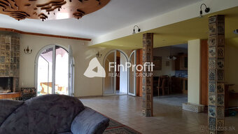 Predám RD pre veľkú rodinu alebo firmu v Nitre - Čermáň. - 10