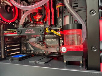 Ryzen 7 5800X\16GB\RTX 2080Ti\SSD\700W Zdroj - 10