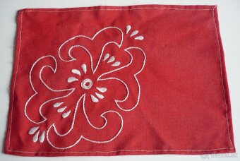 vyšívané obrusy - 10