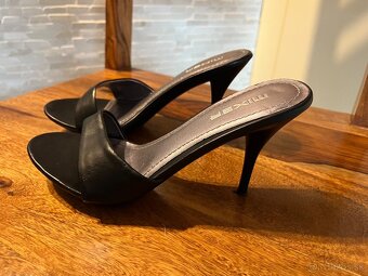 Rozne boty cislo 35 - 10