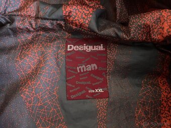 Prekrasna znackova vetrovka Desigual vel. XL - 10
