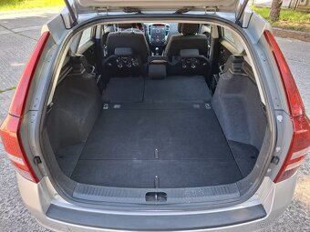 Kia ceed SW 1,6CRDi 85kw r.v.2010 - 10