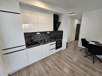 Moderný, komplet zariadený 2 izbový byt s parkovacím … - 10