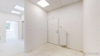 Nebytový priestor s veľkou terasou + 3x parkovacie miesto - 10