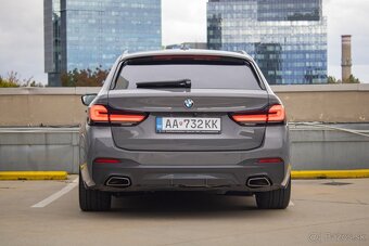 BMW Rad 5 Touring 530d mHEV xDrive A/T / ZÁRUKA / - 10