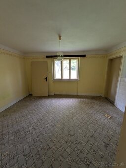 Predaj rodinného domu na polosamote s veľkým pozemkom - 10