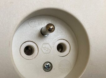 Elektroinštalacný materiál -  Nepouzity - 10