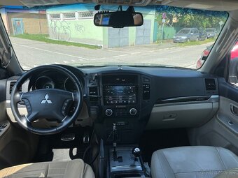 Mitsubishi Pajero 3,2 DiD 7 miestne - 10