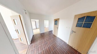 PRIESTRANNÝ 4 - izbový byt s dvoma balkónmi Horné Obdokovce - 10