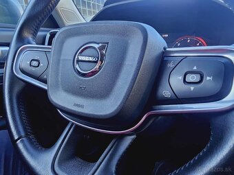 Volvo XC40 2.0d D4 Momentum AWD A/T - 10