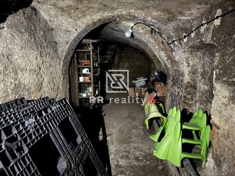 CENTRUM - Mäsiarska ul. - byt 41m2 + 19m2 pivnica - 10