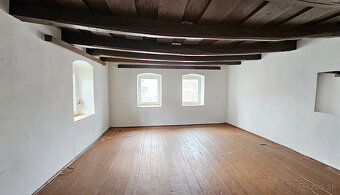 Rodinný dom v obci Chmiňany, s veľkou záhradou na predaj - 10