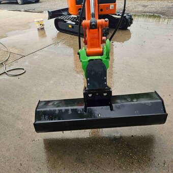 Minibager Hitachi ZX 26U - 10