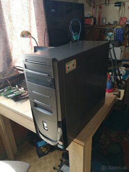 PC Intel Pentium DualCore. 2 X 250 GB. 4 GB. Windows 7. - 10