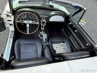 Chevrolet Corvette C2 Convertible z roku 1965. - 10