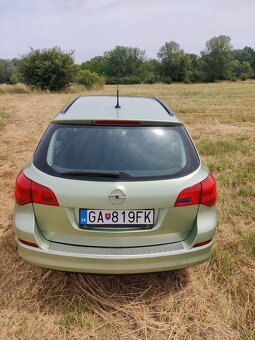 Opel Astra J ST 1,6 benzin (2011) - 10