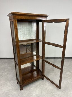 Rohová vitrína v Biedermeier štýle - 10