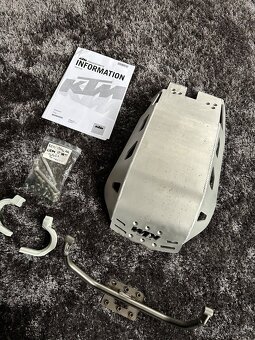 Ktm 1X90 ADV kryt motora powerparts - 10