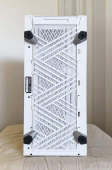 Predám PC skrinku Fractal Design Define 7 White TG - 10