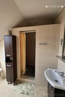 Dvojpodlažný 7 izbový rodinný dom s bazénom - 10