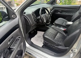 Mitsubishi Outlander 2,4 PHEV Top 4WD odpočet DPH benzín - 10