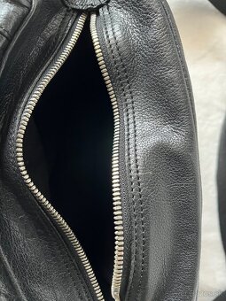 Crossbody kozena kabelka Stefano Dendi Studio. Farba cierna. - 10