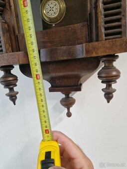 Dvoje nástenné hodiny - 10