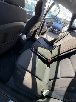 Hyundai i30 1.6 CRDi DOHC 16V Comfort - 10